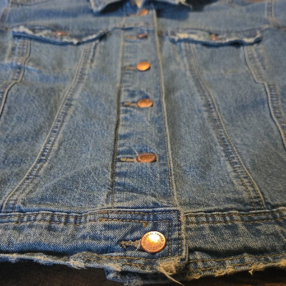 Universal Thread Blue Jean Jacket Timeless Style - Picture 9 of 10
